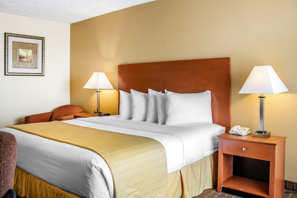 Hotel &