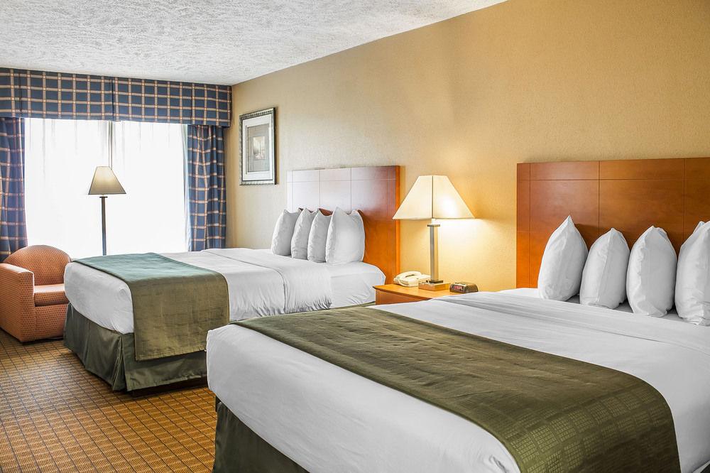 Hotel &