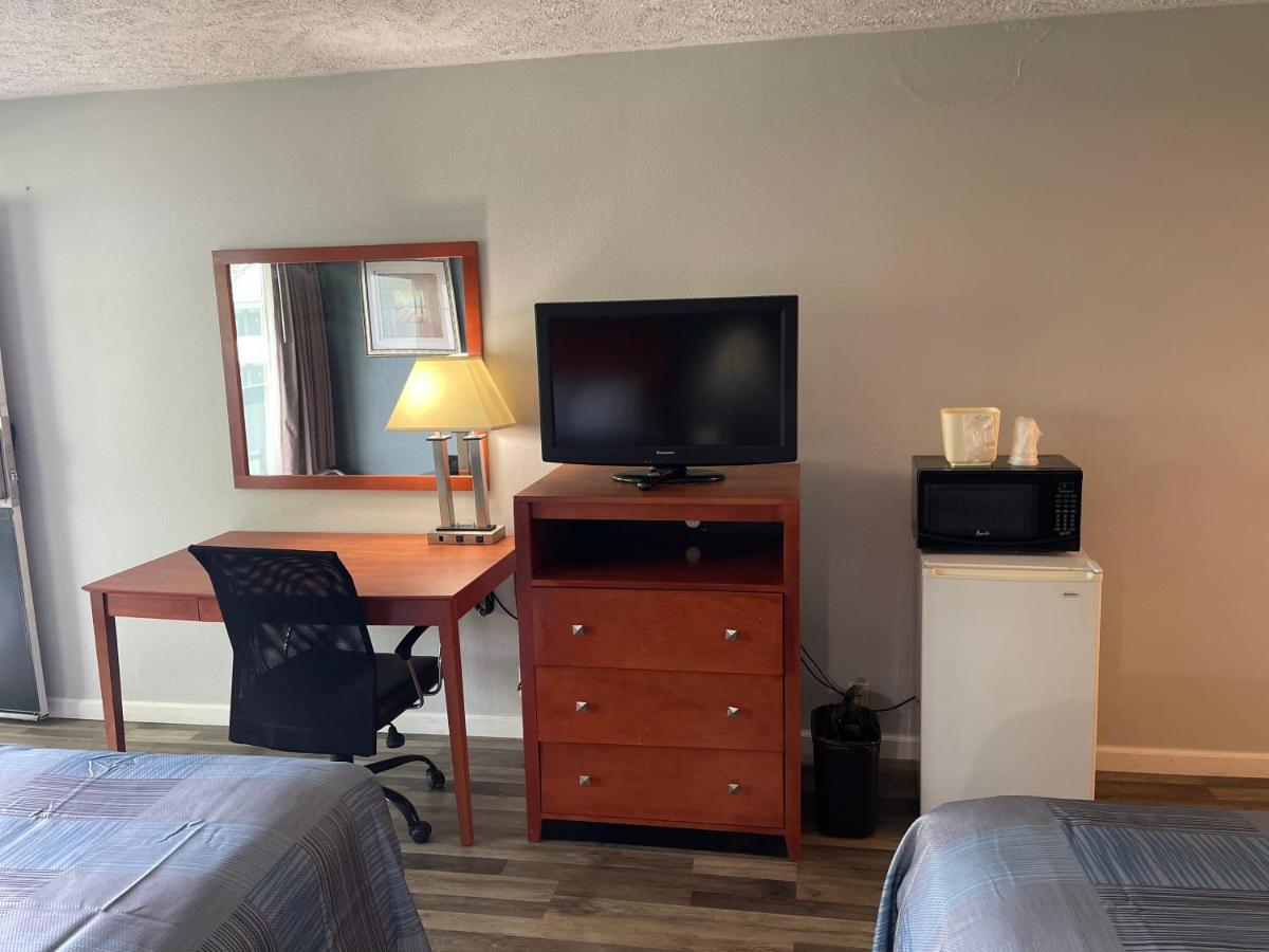 Hotel &
