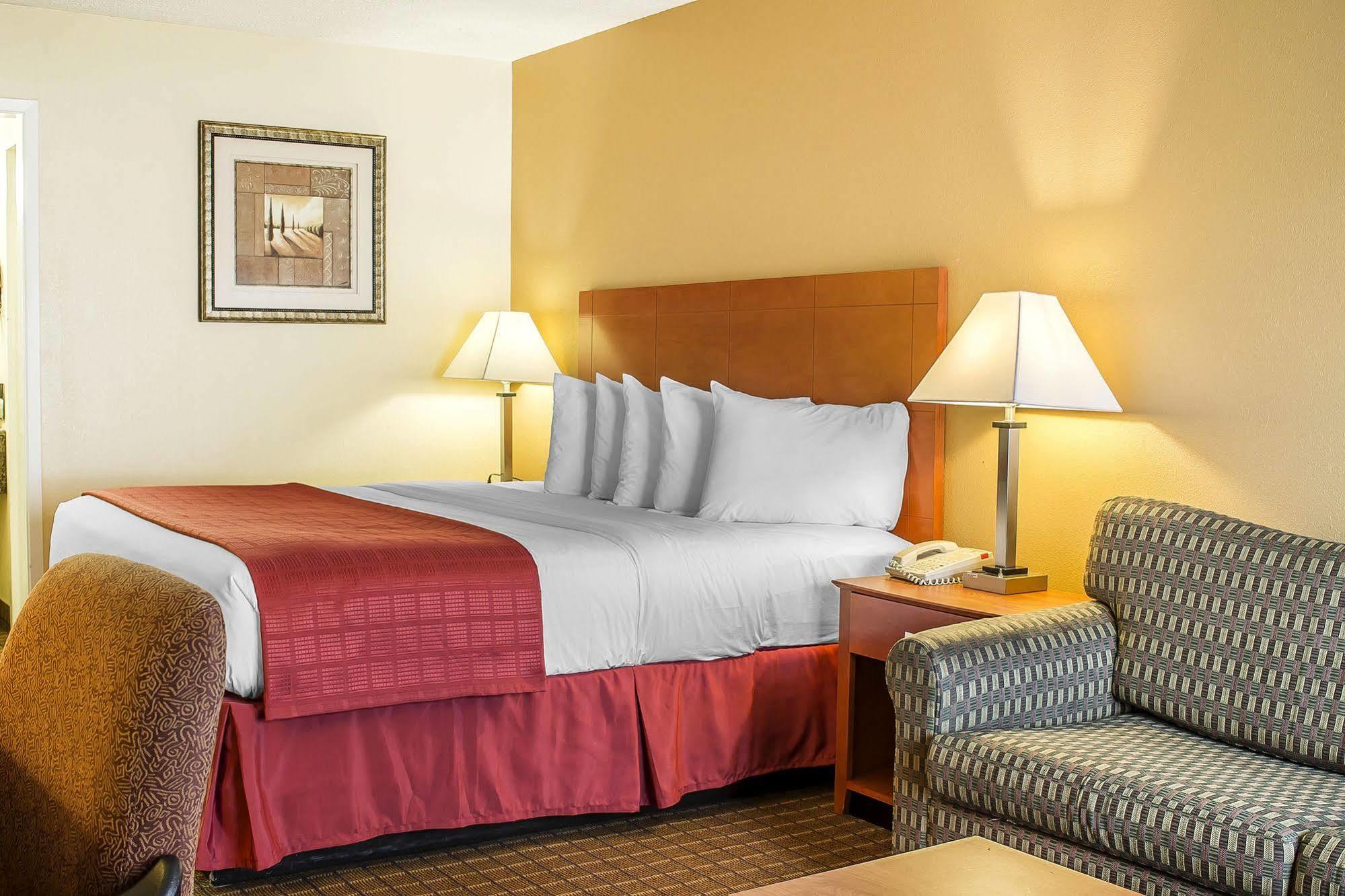 Hotel &